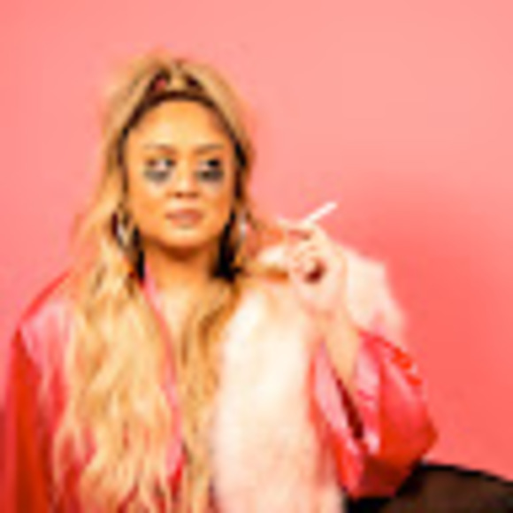 Meet your Posher, Stefanie - Picture 1 of 1